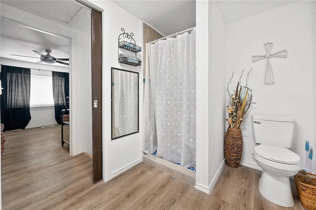 3rd floor bathroom - 120 Retama Ln