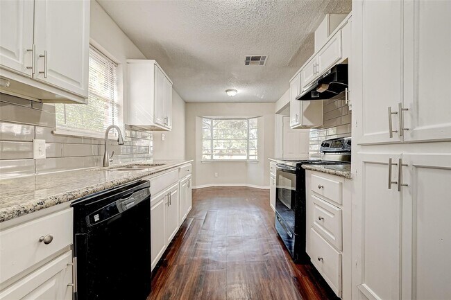 Building Photo - 22318 Meadowgate Dr