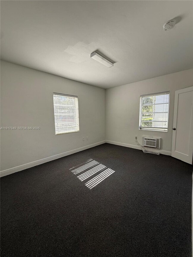 Building Photo - 627 Anastasia Ave