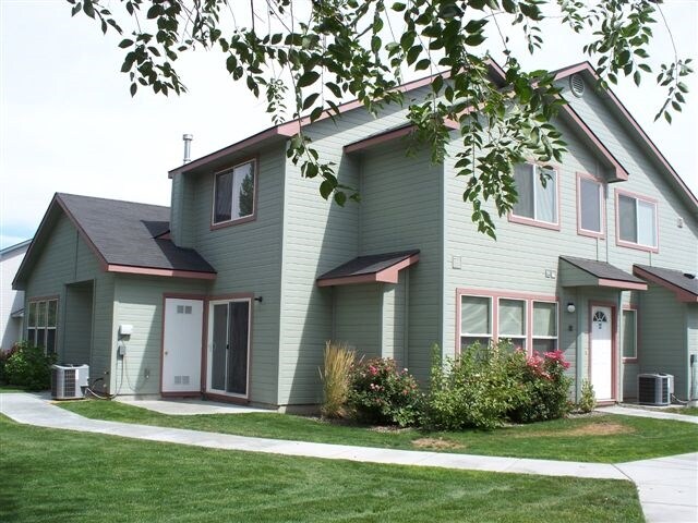 Primary Photo - Locust Townhomes