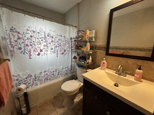 Building Photo - Charming 3-Bed Home with Finished Basement and huge backyard.