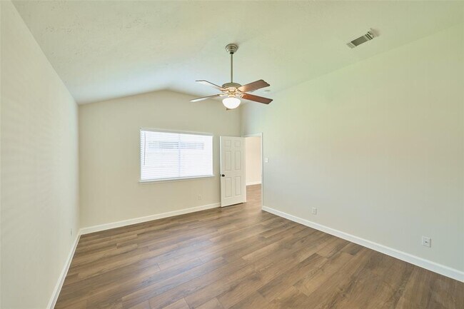 Building Photo - 354 Fantasy Ln