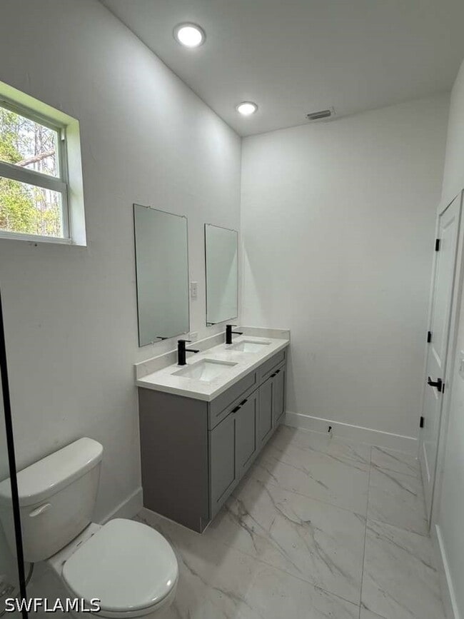 Building Photo - 723 Epps Brown St E