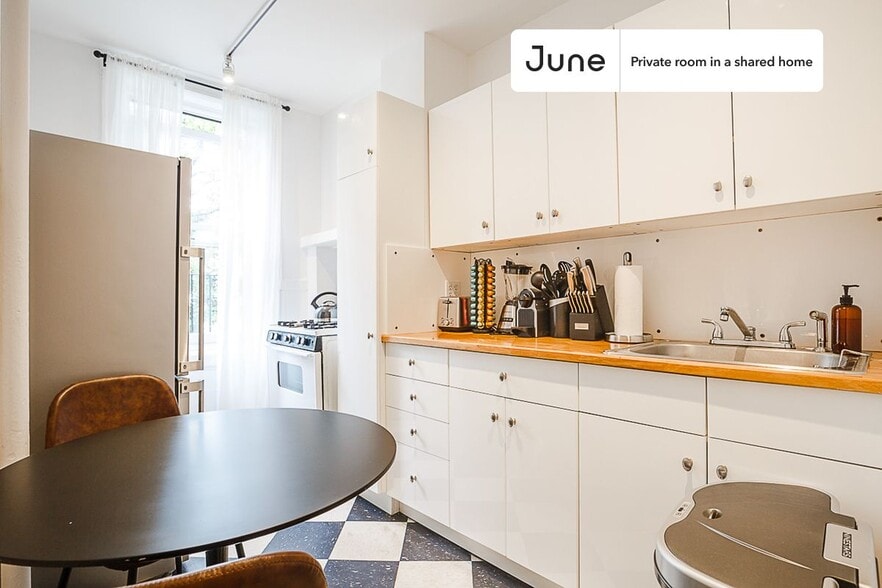 Building Photo - Room in Shared 5 bed/1 bath home in Hell's Kitchen