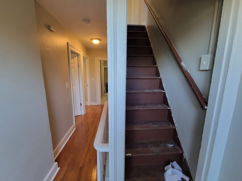 Building Photo - 505 Quinnipiac Ave