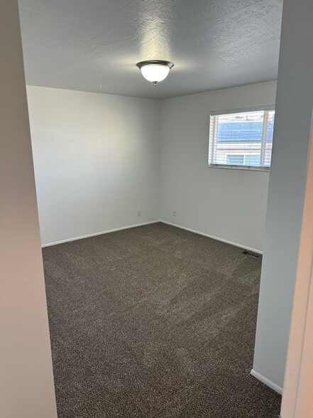 Building Photo - 1321 E 4200 S
