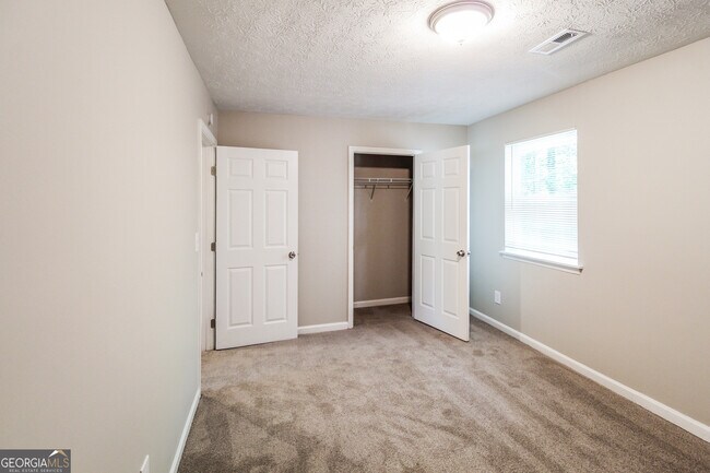 Building Photo - 6231 Willowbrook Dr