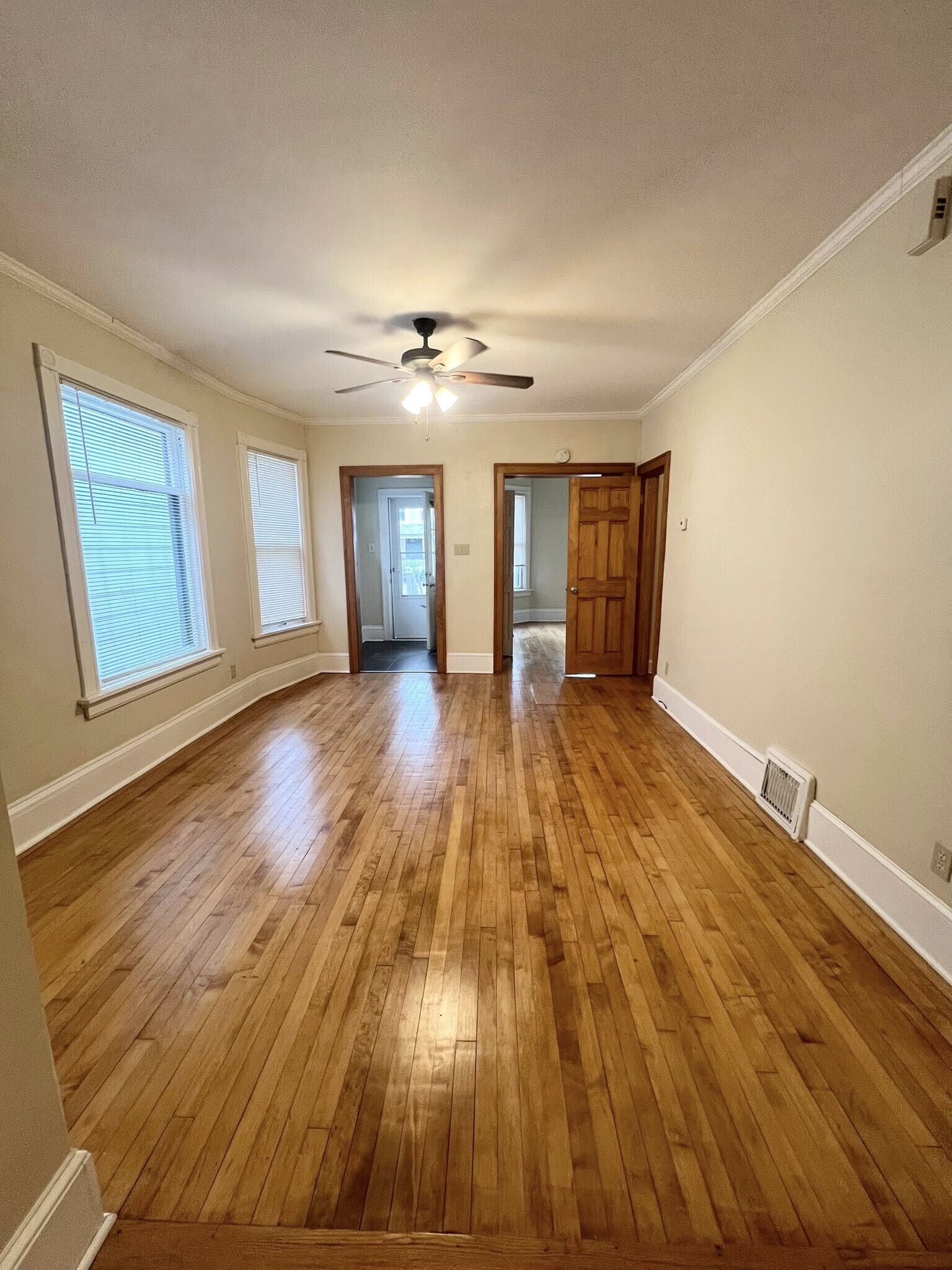 Building Photo - 3336 N Bartlett Ave