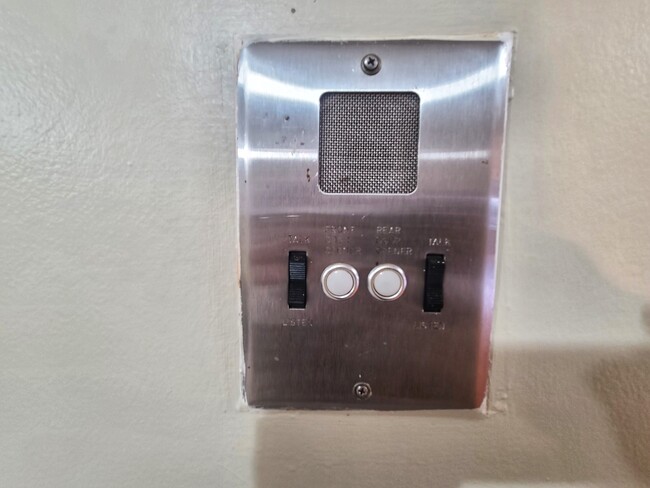 Intercom, controlled access - 6019 W Gunnison St