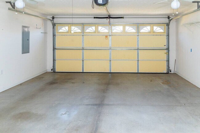 Building Photo - PET FRIENDLY!!!!!!