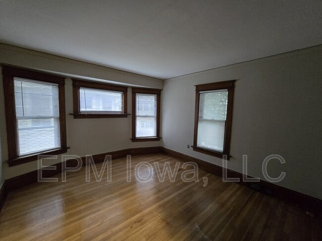 Building Photo - 349 17th St SE