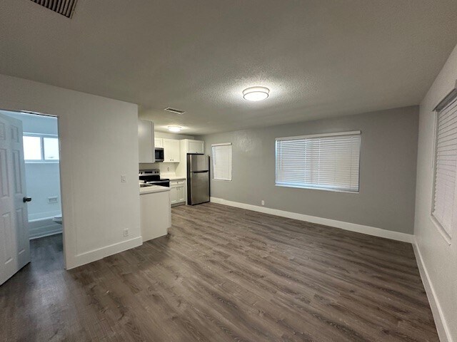 Building Photo - 18 Ave Villas LLC