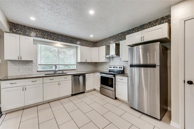 Building Photo - 512 W Oakdale Rd