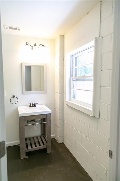 Building Photo - 1547 Delia Dr