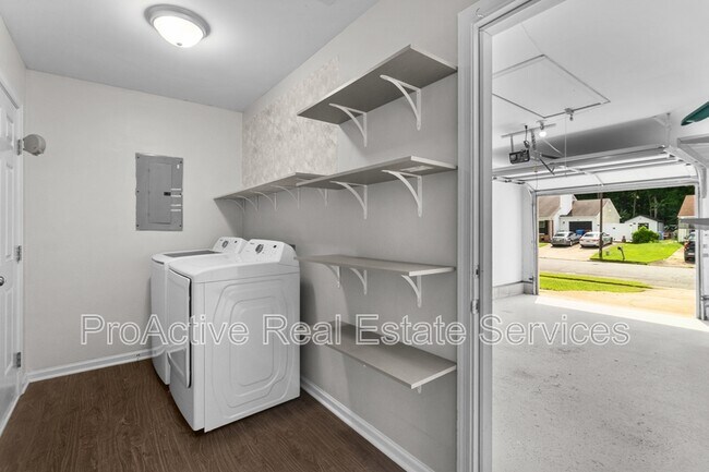 Building Photo - 3409 Woodbaugh Dr