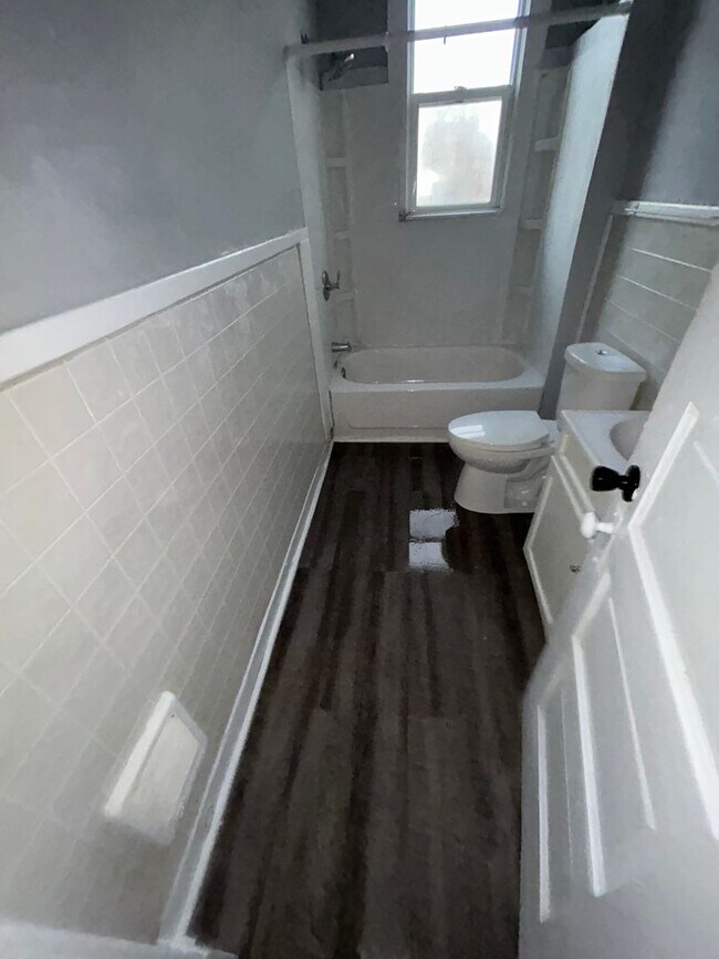 Building Photo - 315 Gross St