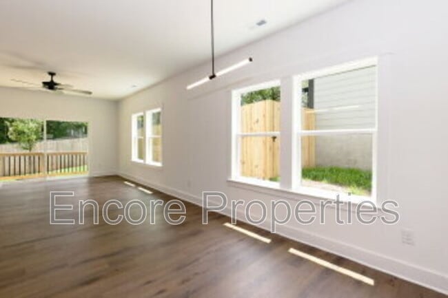 Building Photo - 1406 Gearwood Ave