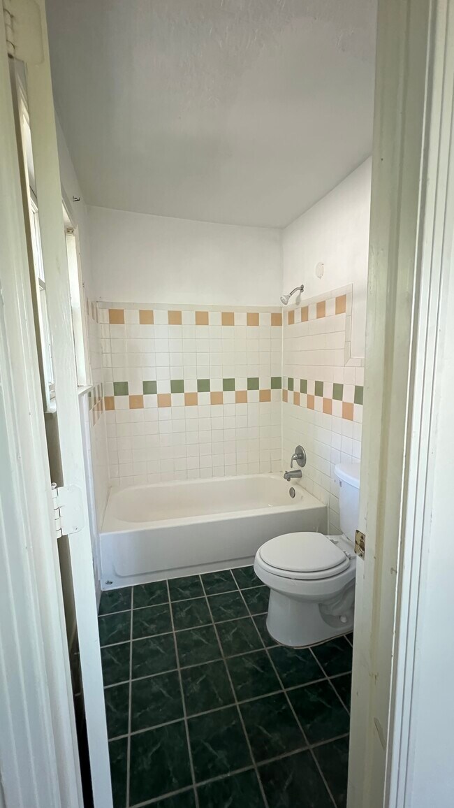 Building Photo - 3821 Woodleigh St
