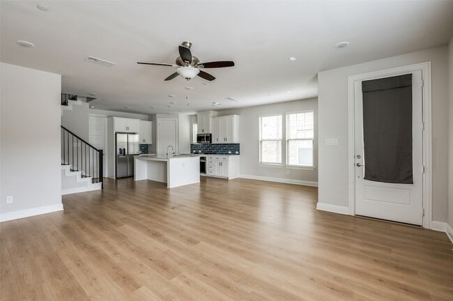 Building Photo - 1960 Sweetwater Ln