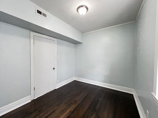 Building Photo - 8856 S Lowe Ave