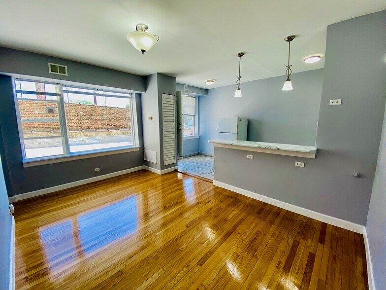 Building Photo - 4165 S Archer Ave