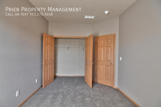 Building Photo - 807 S Woodson Ct