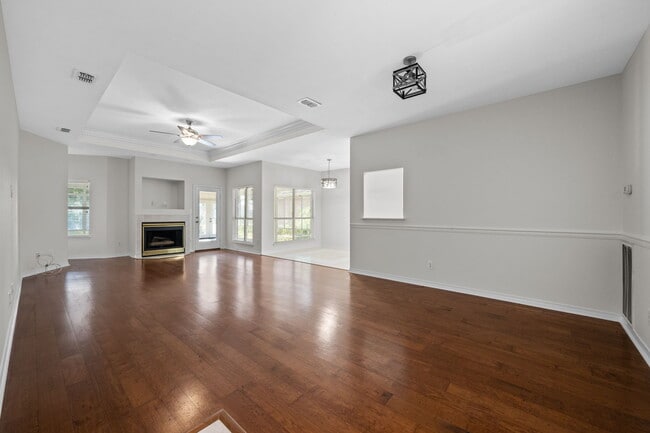 Building Photo - 123 Club Dr