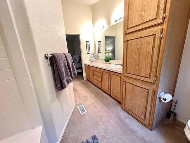 Building Photo - PENDING 3 Bdrm, 2 Bath Furnished Home in O...