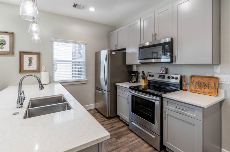 Building Photo - 144 W 5th St