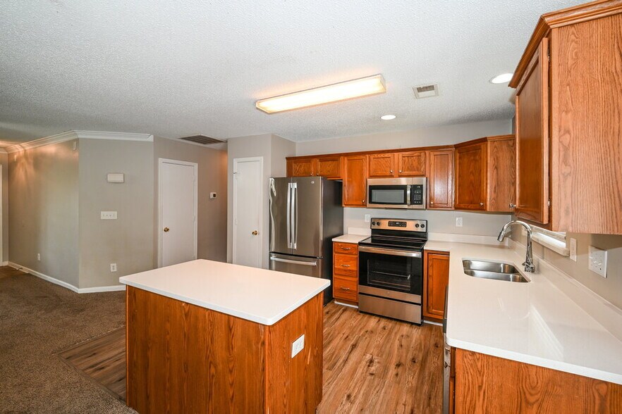 Building Photo - 5880 Mahogany Pl SW