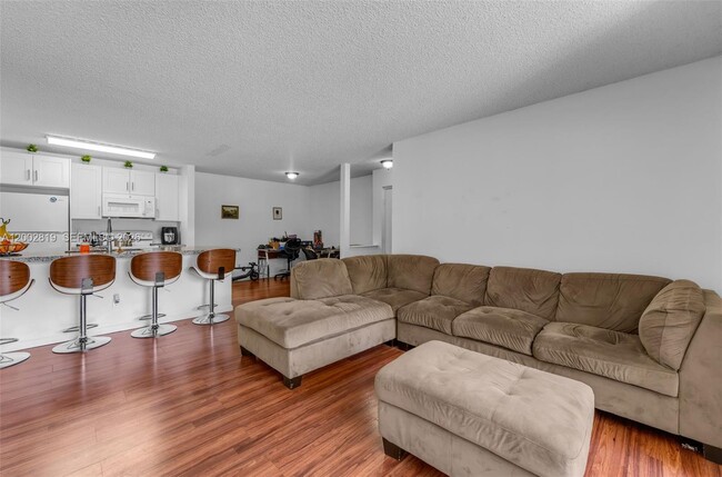 Building Photo - 10630 SW 157th Ct