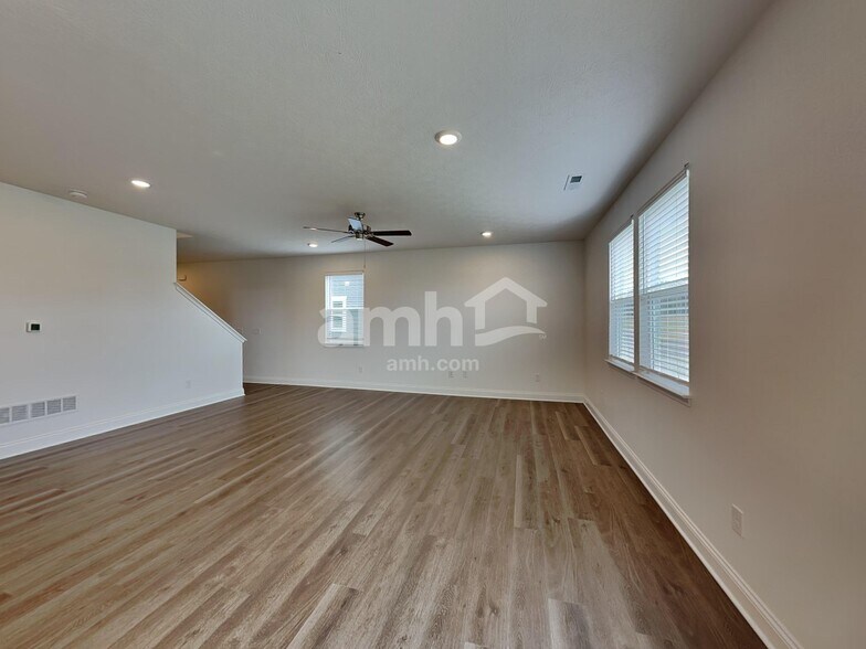 Building Photo - 9151 Henley Ave