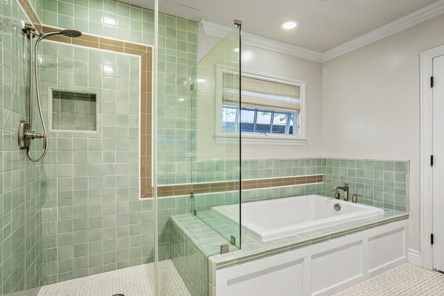 Building Photo - 4537 Agnes Ave