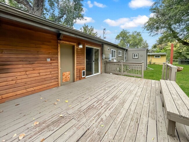 Building Photo - $0 DEPOSIT OPTION. CHARMING 3-BEDROOM HOME NEAR CHERRY CREEK TRAIL AND COOK PARK