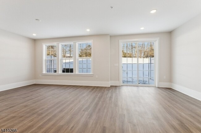 Building Photo - 179 Jasmine Dr