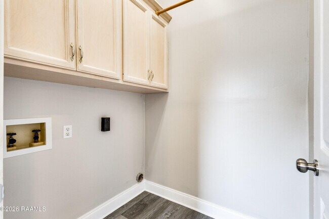 Building Photo - 111 Songbird Ln