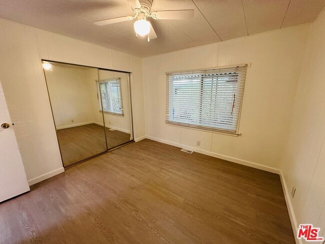 Building Photo - 406 S Paseo Laredo