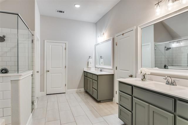 Building Photo - 5825 Pollard St