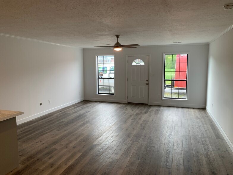Building Photo - 2324 3rd St SW