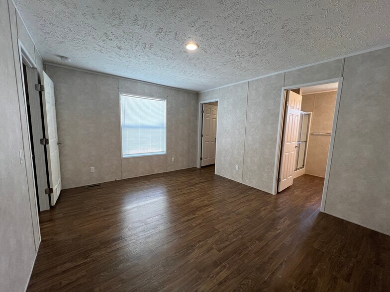 Building Photo - 16170 Normandy St
