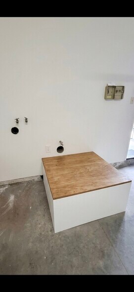 Building Photo - 13025 Roselle Ave