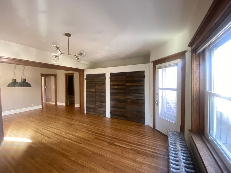 Building Photo - 3654 N Janssen Ave