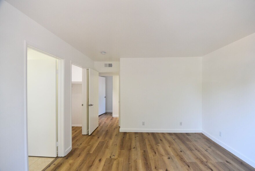 Building Photo - 6041 Fulton Ave