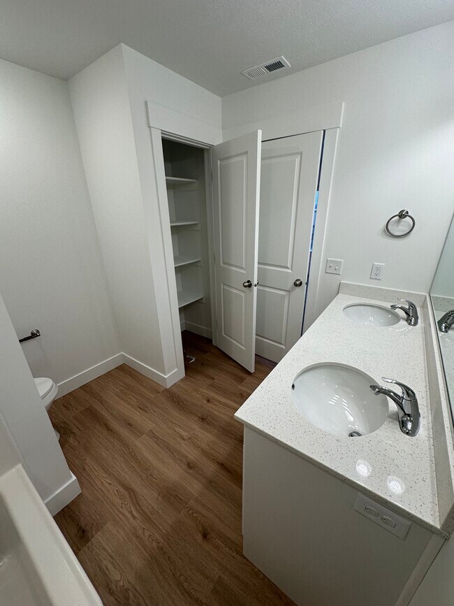 Building Photo - 33 N 460 W