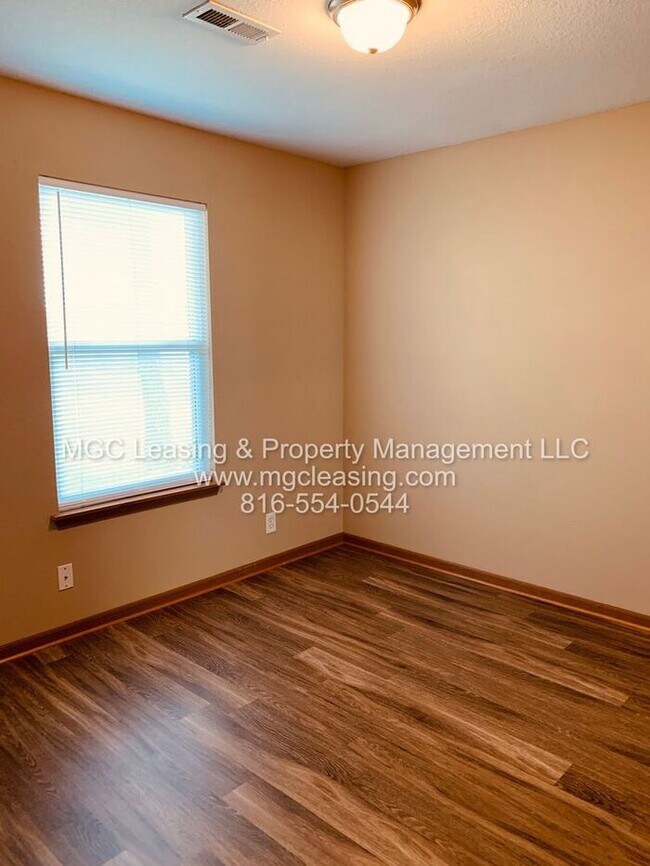 Building Photo - Charming Ranch Duplex in the Heart of Lone Jack - Ready Now!