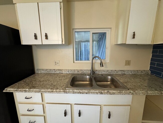 Building Photo - 1 BR Cozy Mobile near River,