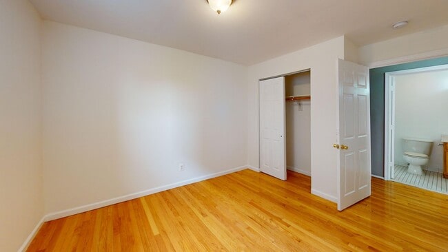 Building Photo - Newly Available Three Bedroom Condo in Col...