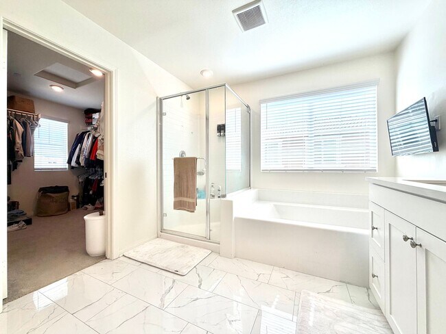 Building Photo - Resort-Style Pool Home with Mother-in-Law Suite,  RV Access & Included SOLAR Near Heritage Lake