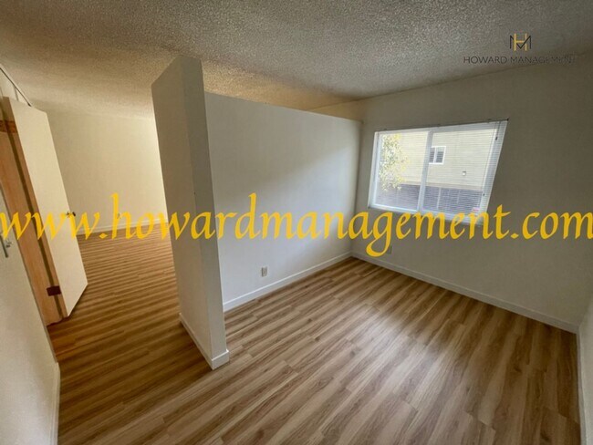 Building Photo - Bonus Den! Beautiful lower condo with large patio in Tara Hills, a resort style living complex!