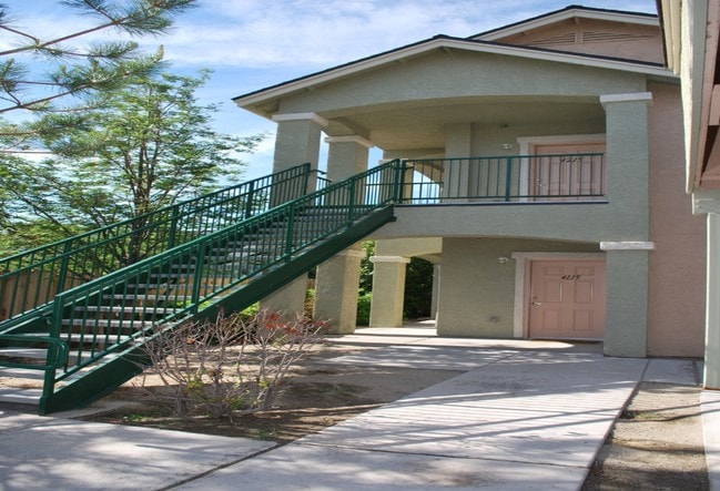 Building Photo 2 - Willow Springs Condominiums